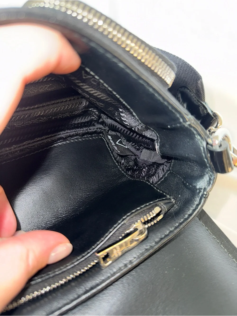 Re-Nylon Spazzolato Double Pocket Buckle Shoulder Bag Black - Picture 8 of 10